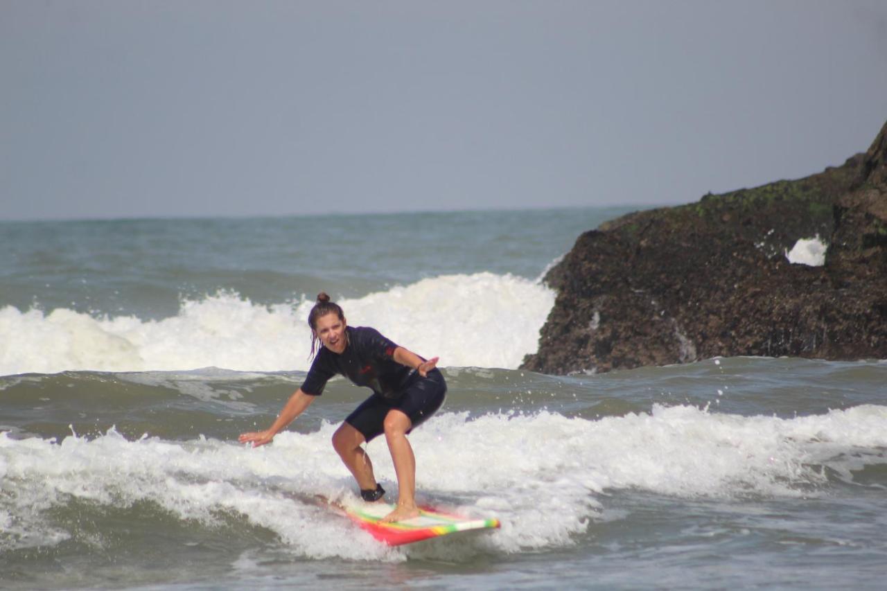 Hostal Puerto Engabao "El Surf Shelter" Exterior photo